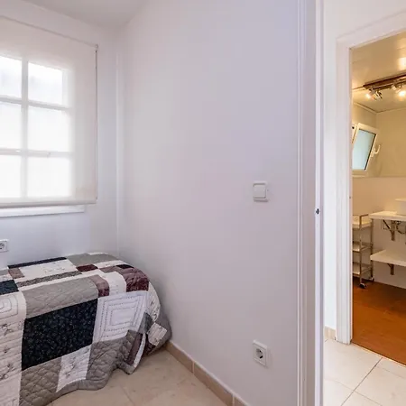 B-50 5 Pax Apartment Begur