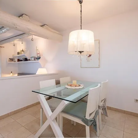 B-50 5 Pax Apartment Begur